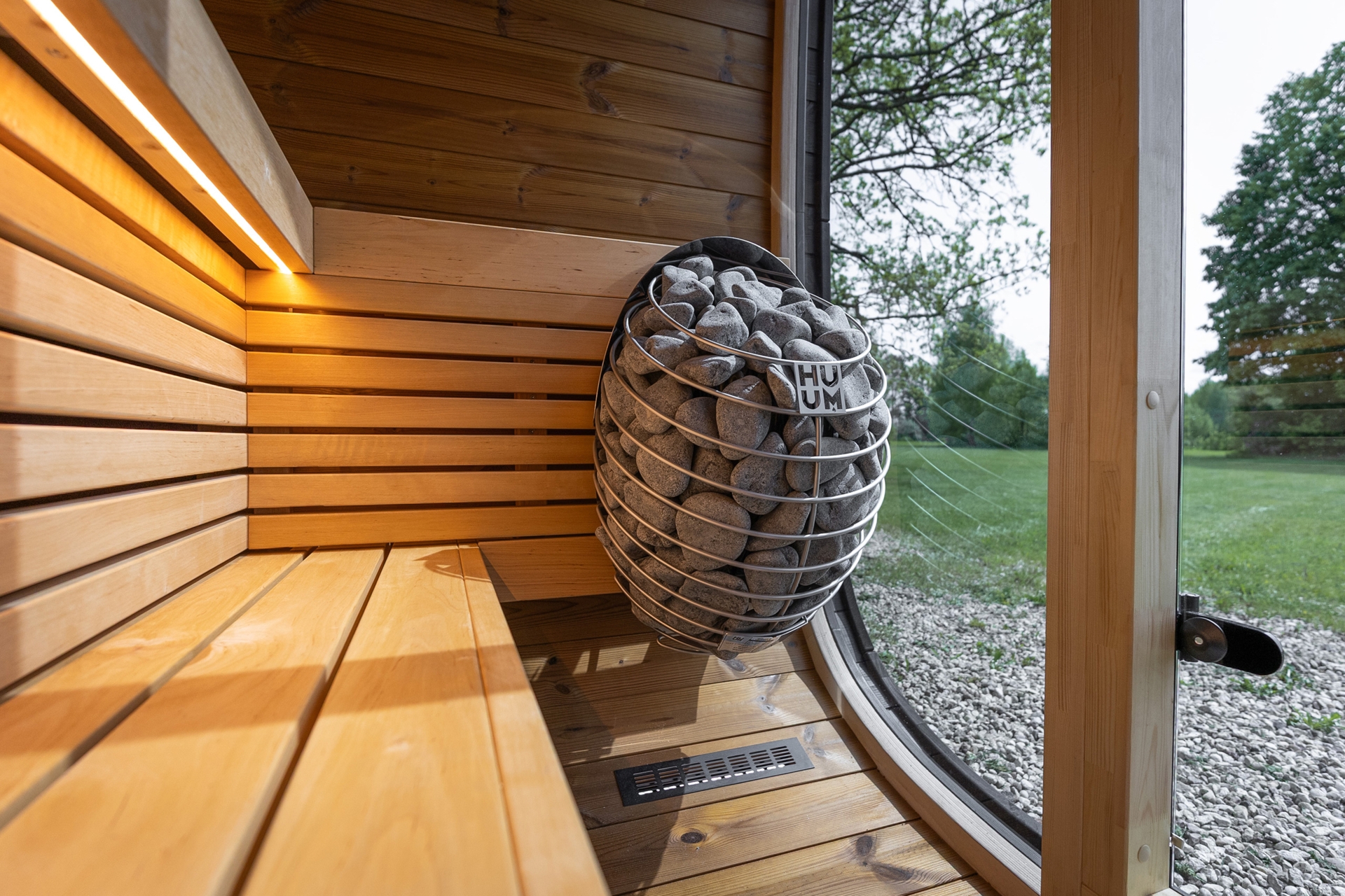 Sauna fińska zewnętrzna Leil® Saunas Black Cube Classic 4-osobowa