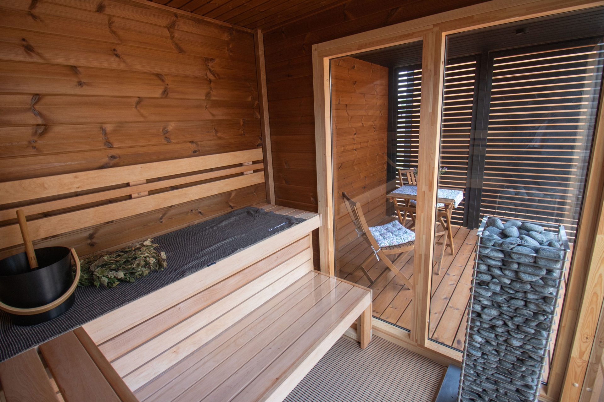 Sauna fińska zewnętrzna Leil® Saunas Patio S Plus 4-osobowa