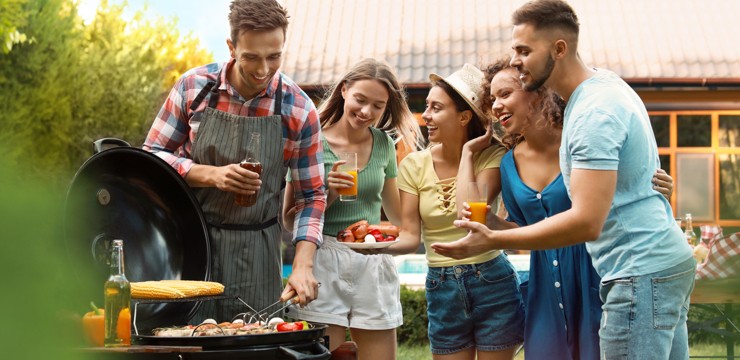 Sezon grillowy rozpoczęty - o jakie akcesoria grillowe musisz zadbać, by dobrze przyjąć gości?