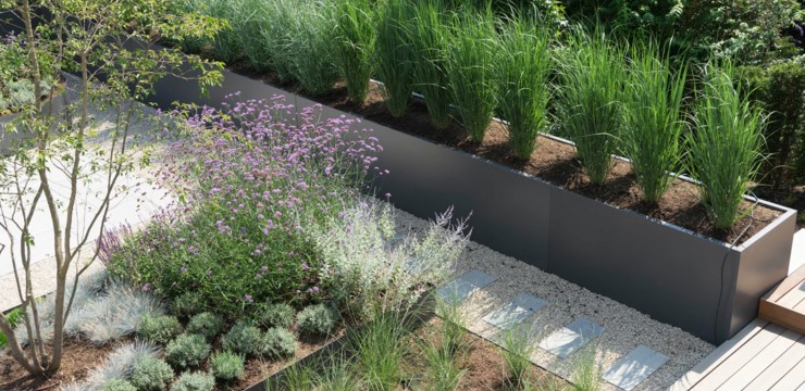 Nowoczesny ogród – jak go zaaranżować i jakie meble wybrać?