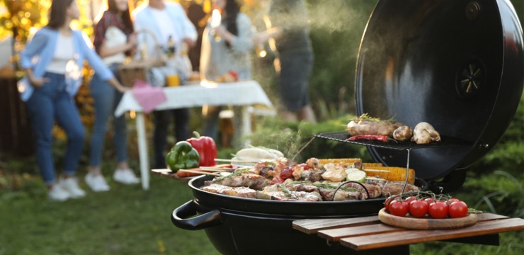 Miejsce na grilla w ogrodzie – pomysły na aranżację