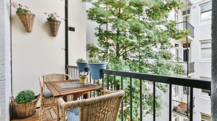 Jak stylowo urządzić balkon w bloku?