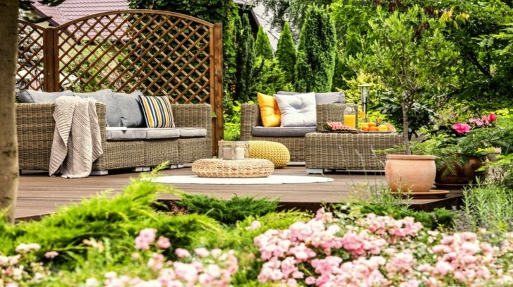 Wybieramy meble do ogrodu - przegląd najpopularniejszych materiałów