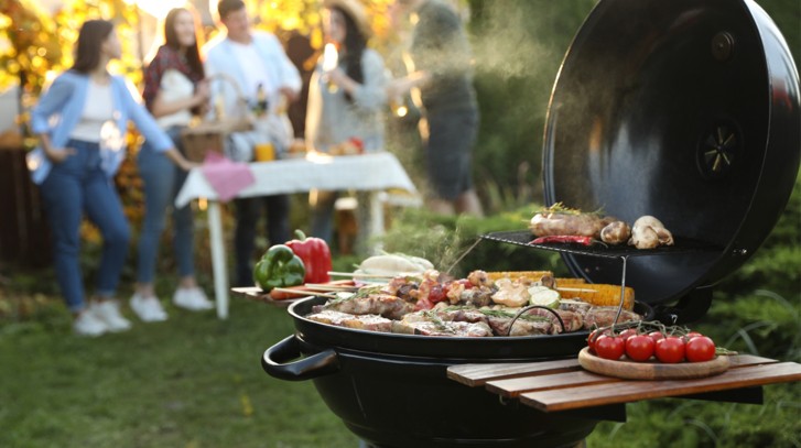 Miejsce na grilla w ogrodzie – pomysły na aranżację