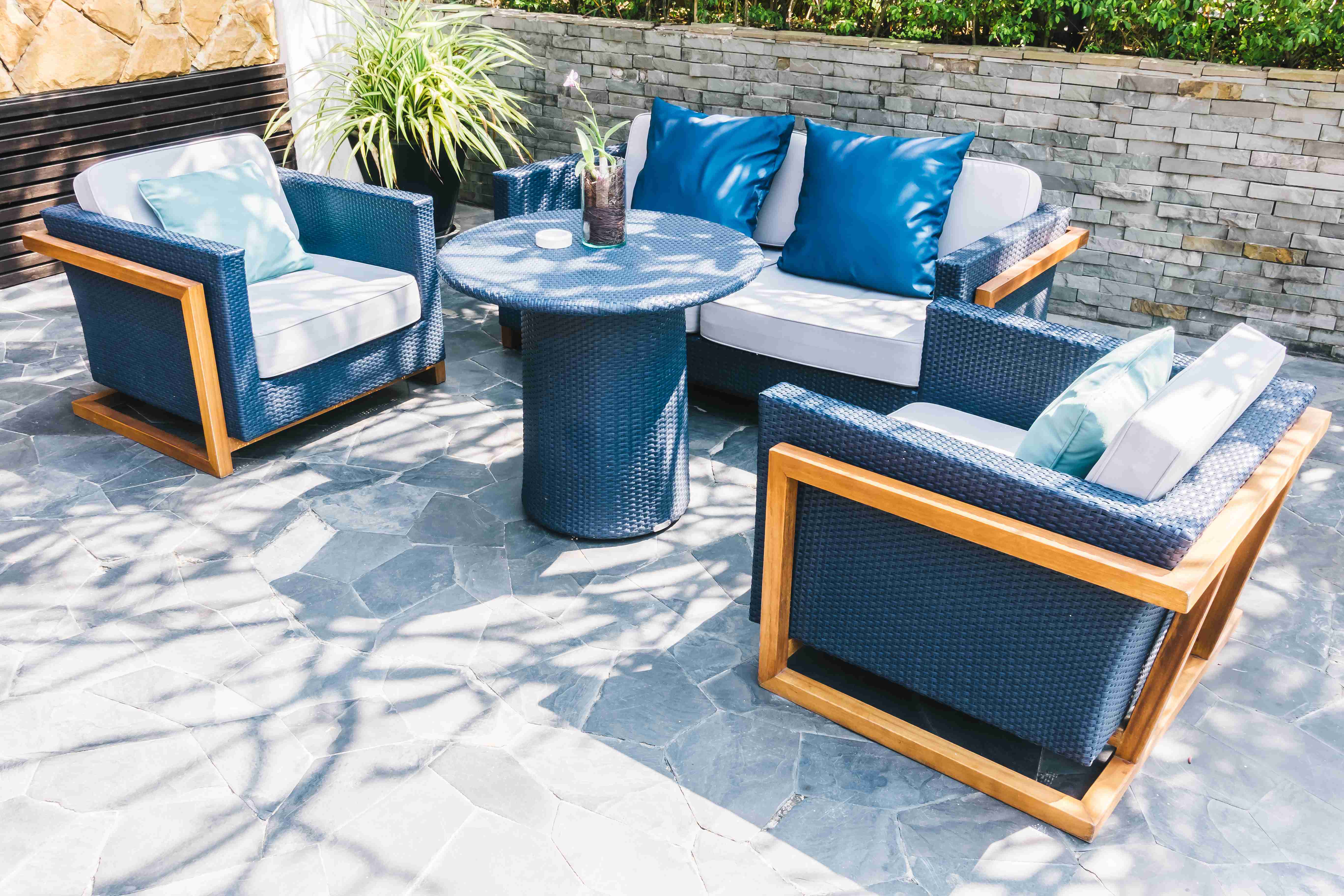 meble ogrodowe na tarasie 