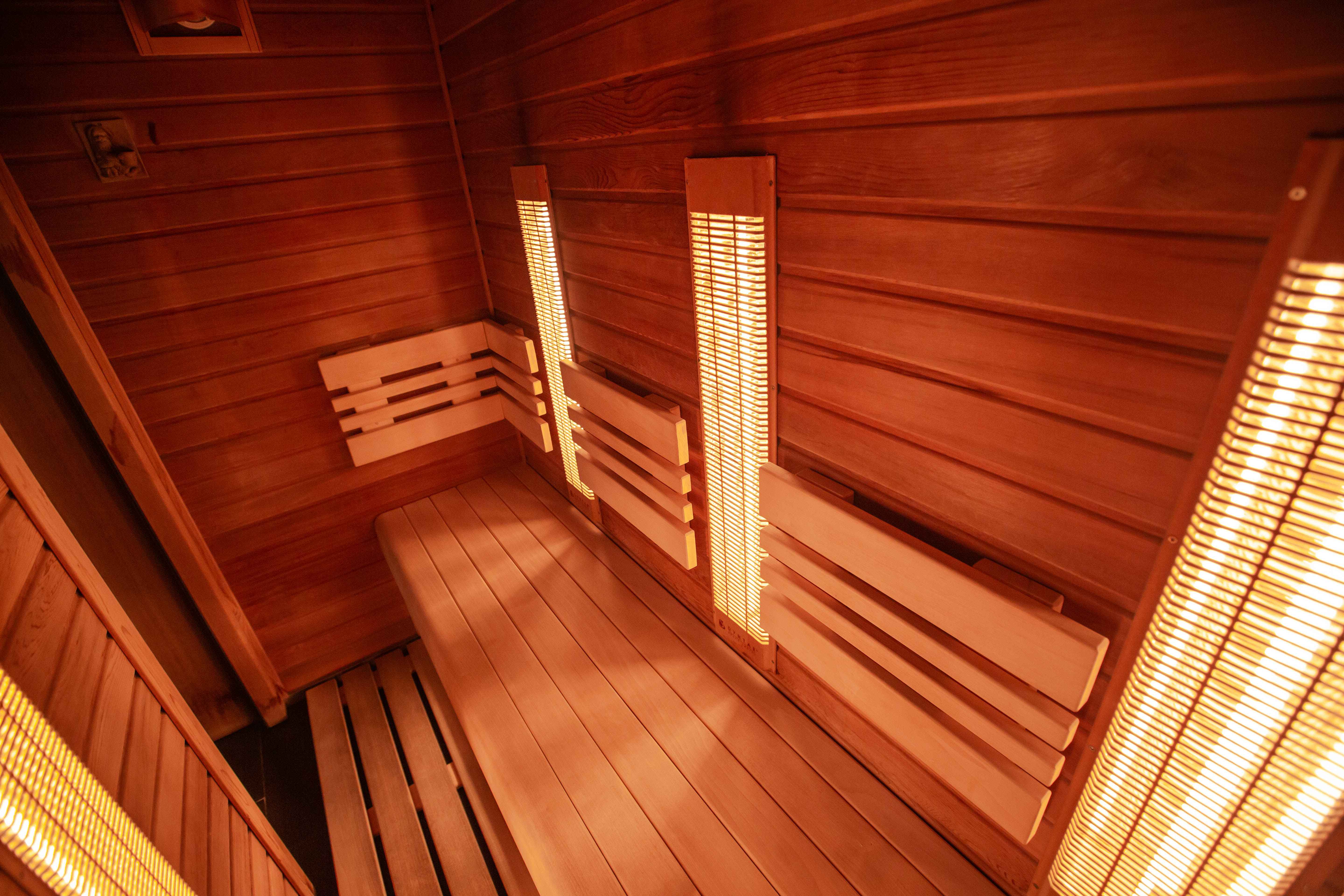drewniana sauna w środku